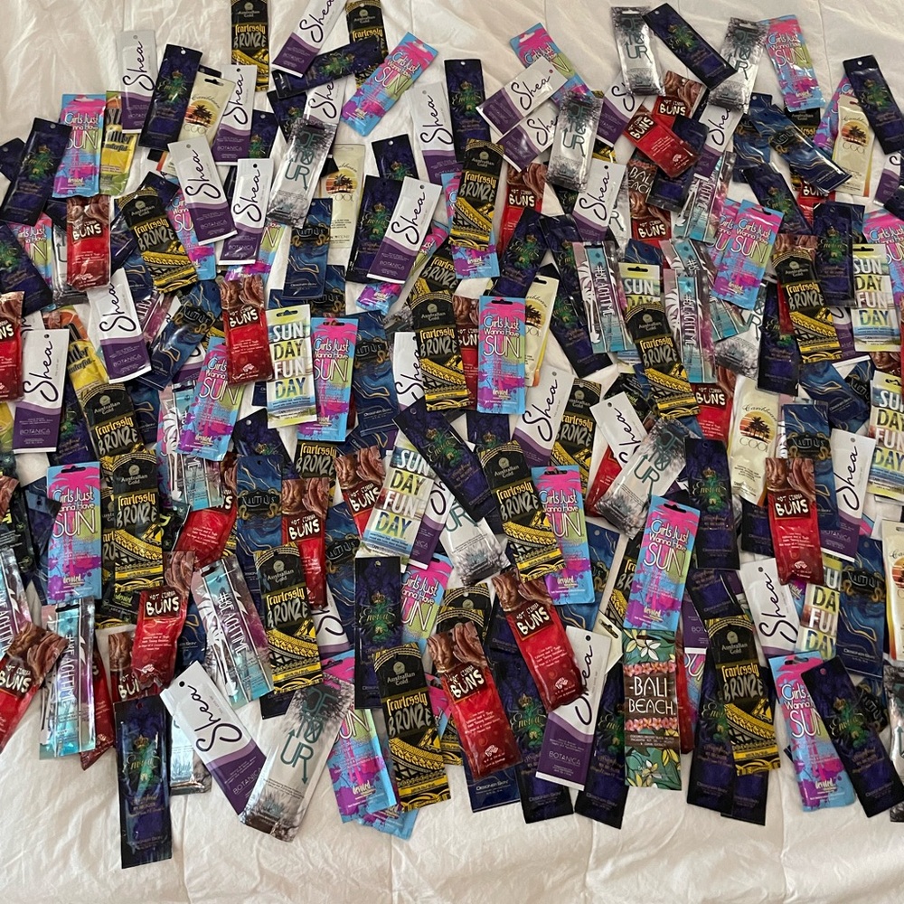 Mystery bundle of 30 tanning lotion packets